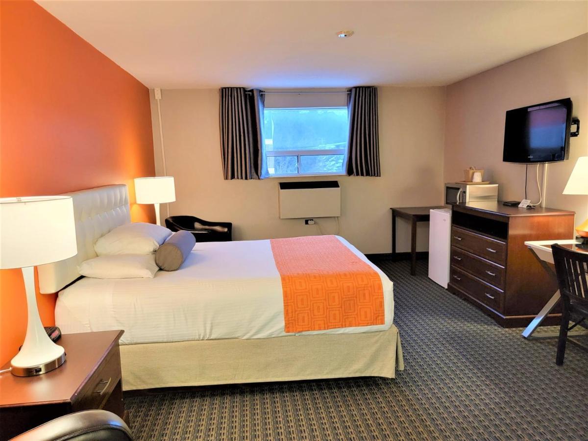 Howard Johnson By Wyndham Gravenhurst Bagian luar foto