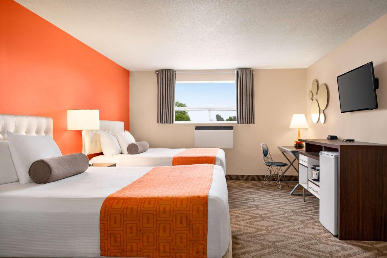 Howard Johnson By Wyndham Gravenhurst Bagian luar foto