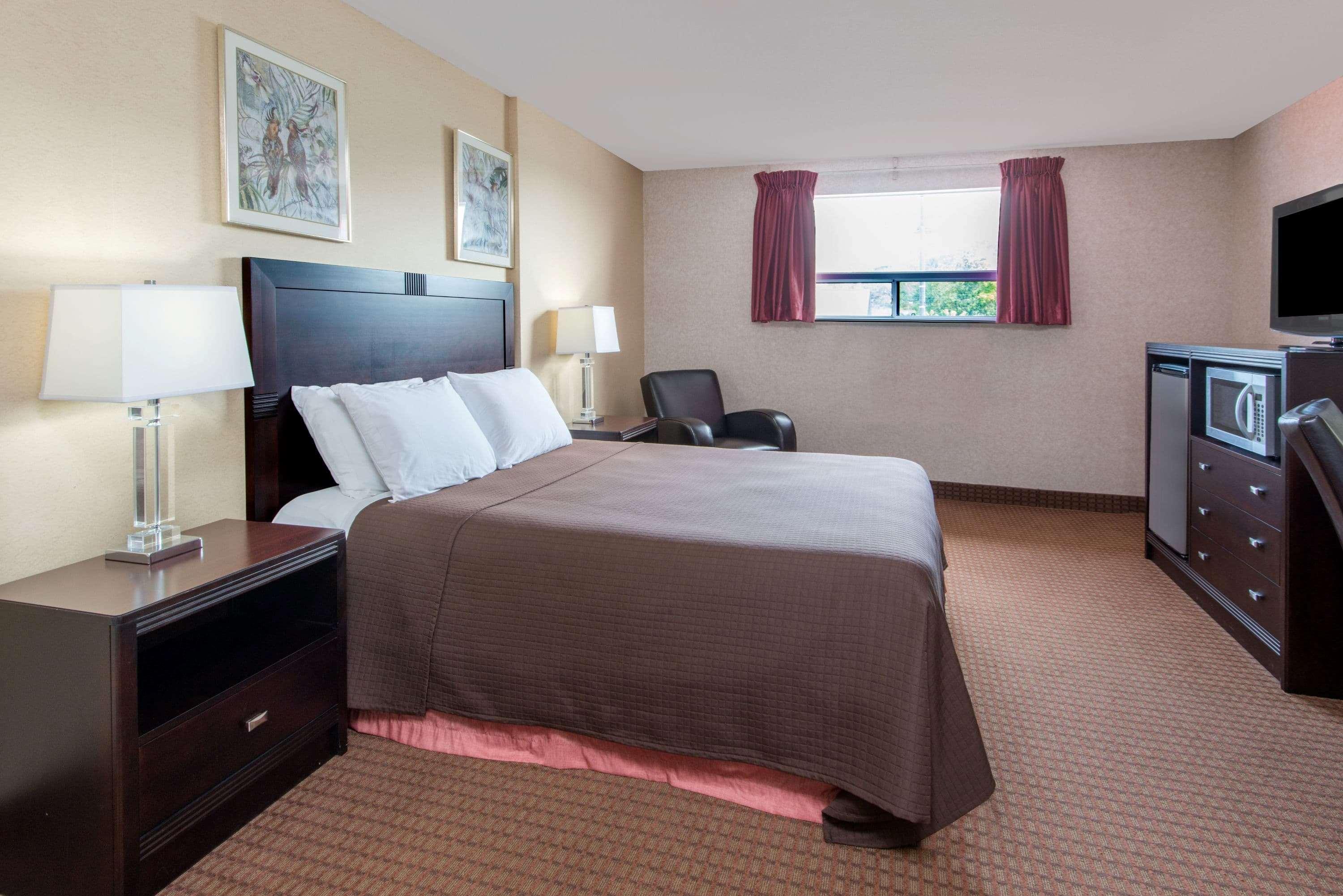 Howard Johnson By Wyndham Gravenhurst Bagian luar foto